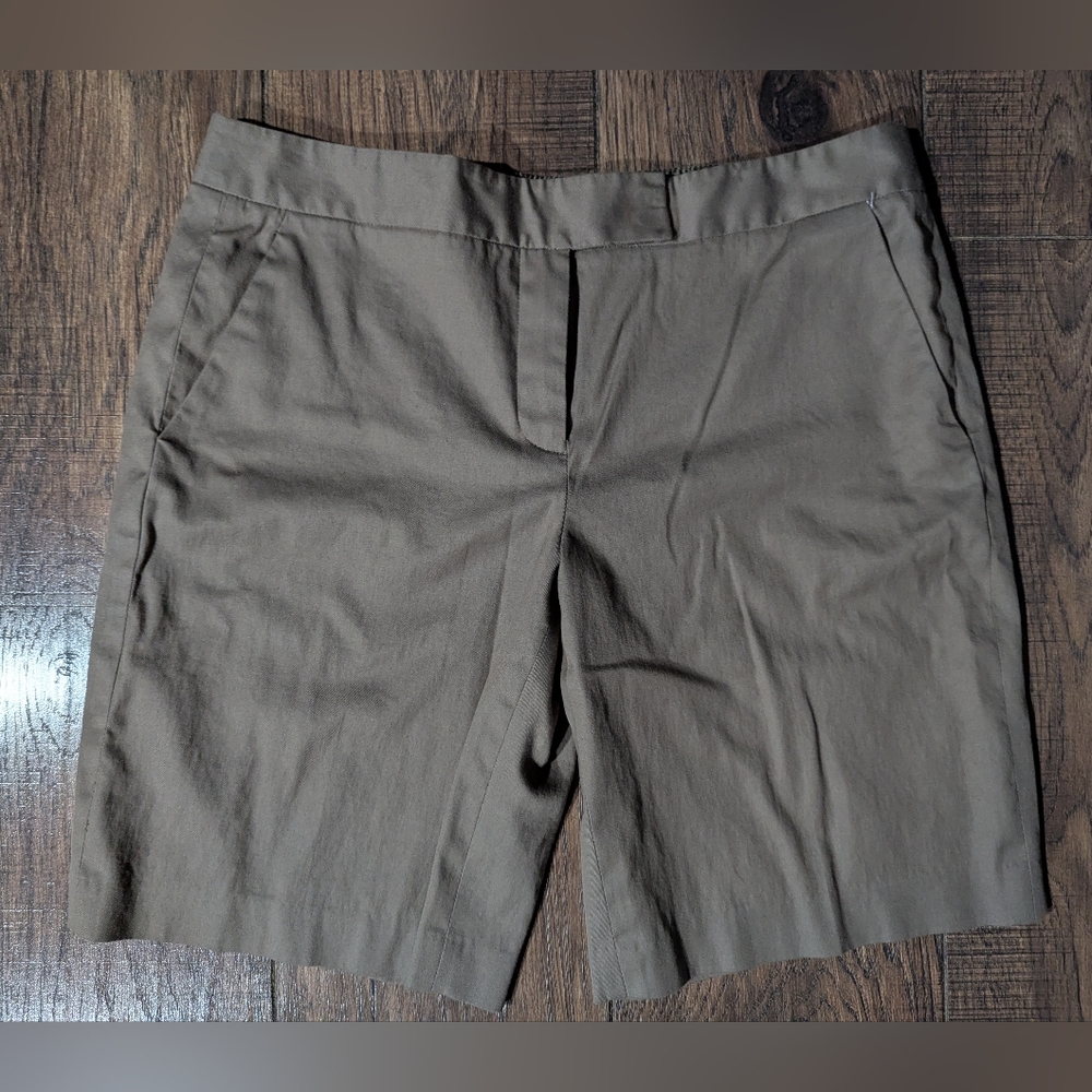 Elie Tahari Women's Preppy Business Casual Shorts Size Med (30x9) Tan Khaki